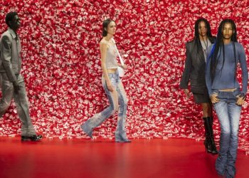 20萬保險套成伸展台背景！Diesel再出奇招，竟然要發 NFT？