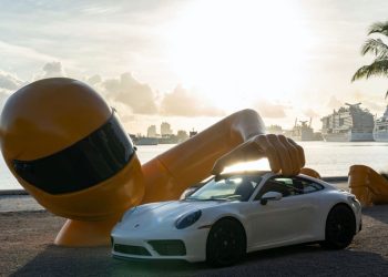 元宇宙裡一路向北？在虛擬世界中爽開保時捷吧！cover