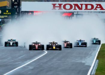 這個「F1 車隊」超寵粉！參加派對抽NFT 看比賽還有禮物拿！