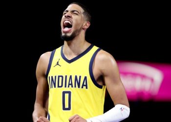 把無聊猿球鞋穿上場！NBA 最強控衛竟然是 Web3 大佬？