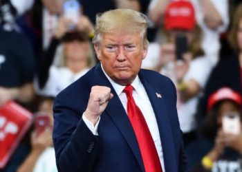 川普財務公開，竟持有價值 50 萬美元的加密貨幣！